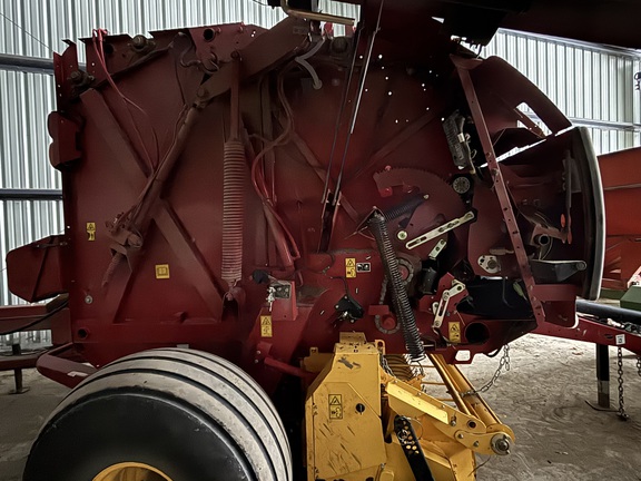 2018 New Holland Rollbelt 560 - Photo7