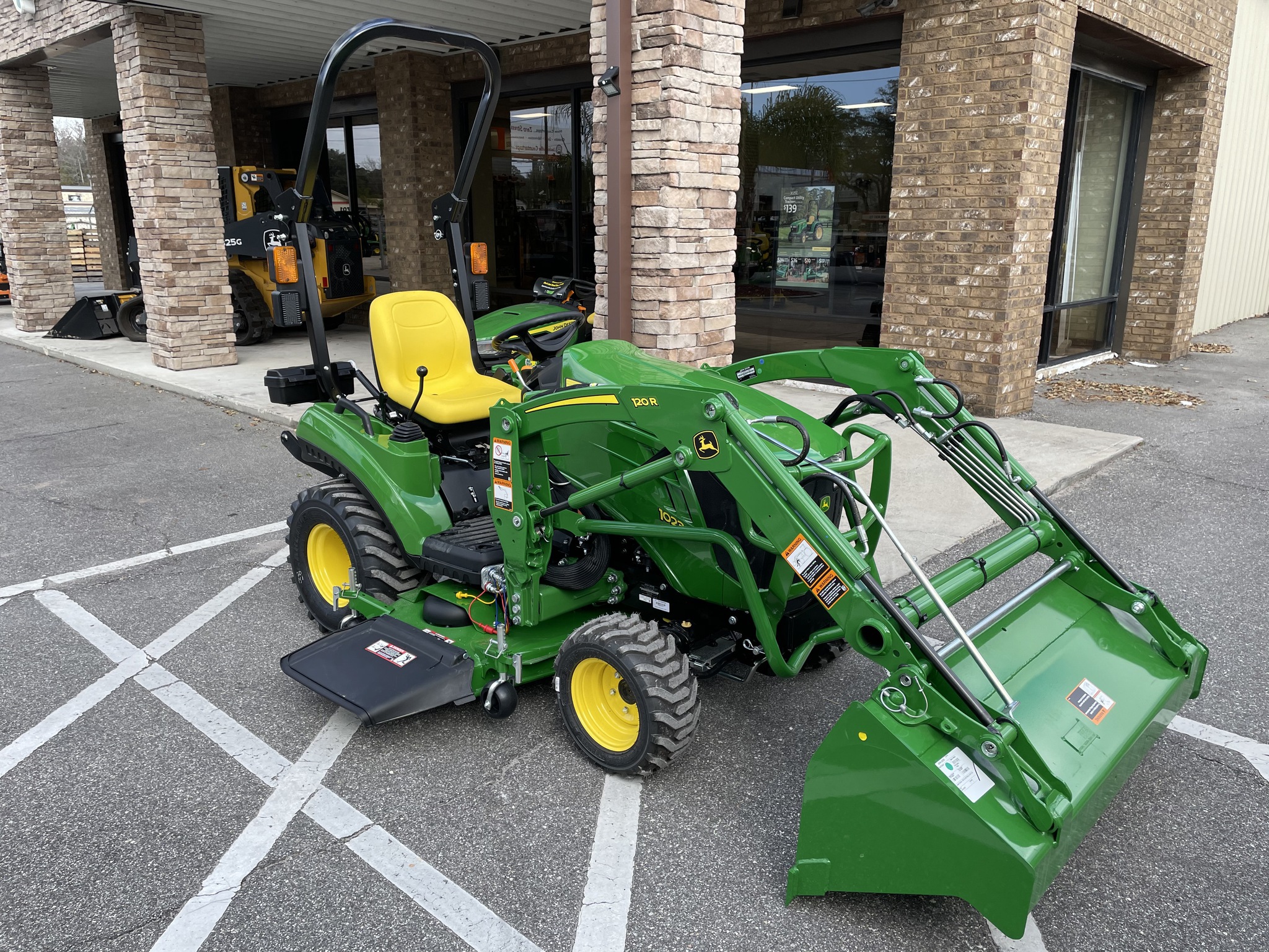 2025 John Deere 1023E Image 1