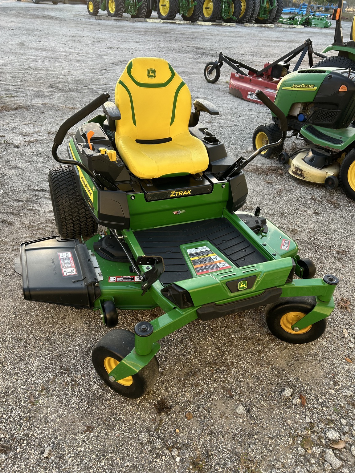 2023 John Deere Z330R Image 1