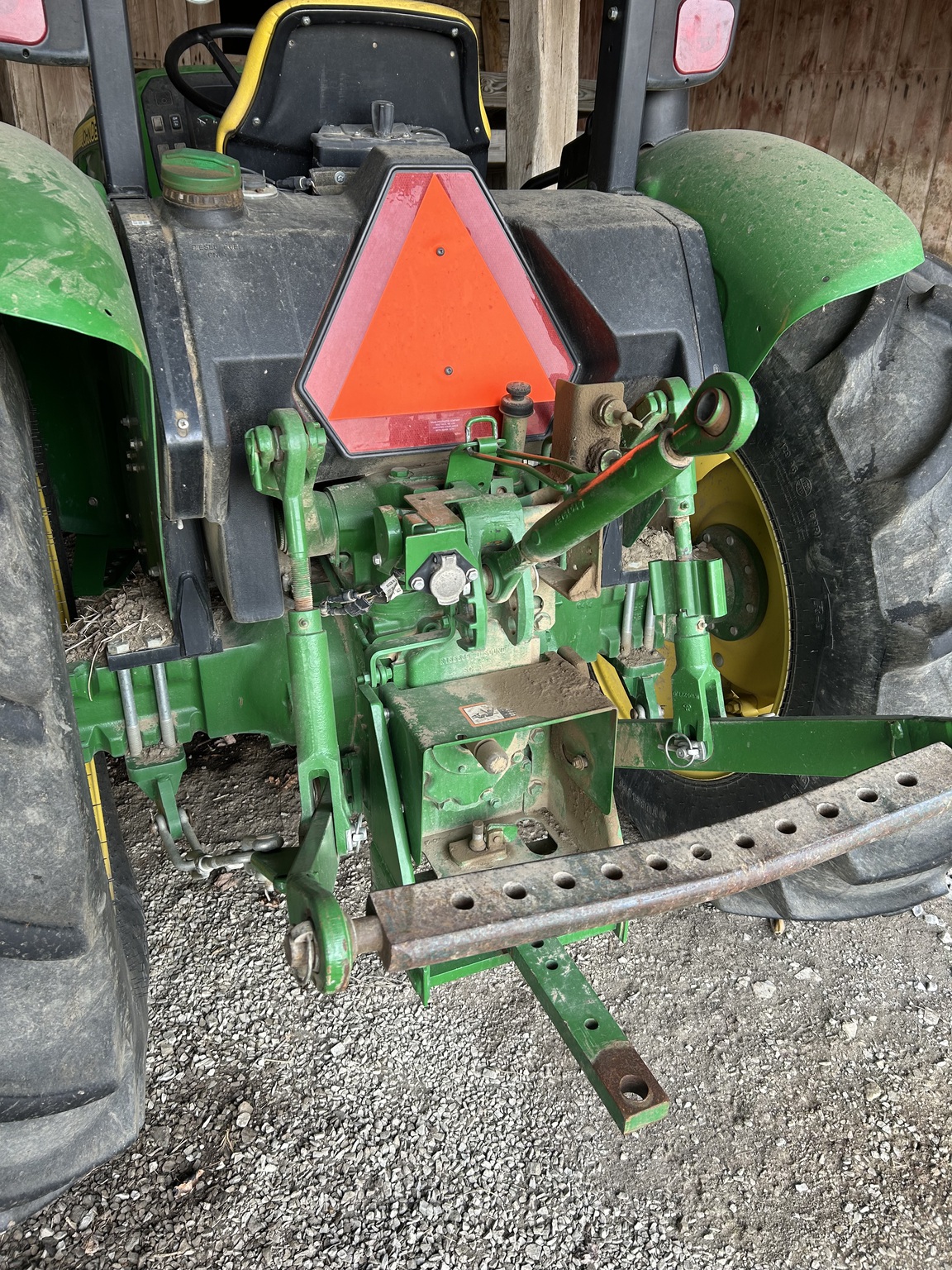 2017 John Deere 5075E Image 2