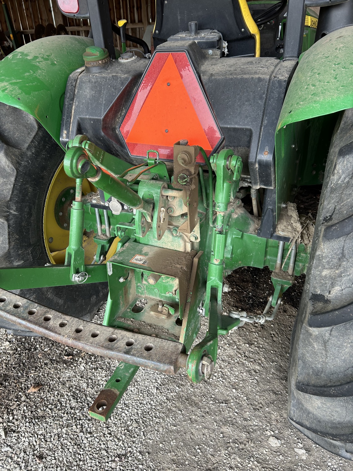 2017 John Deere 5075E Image 3