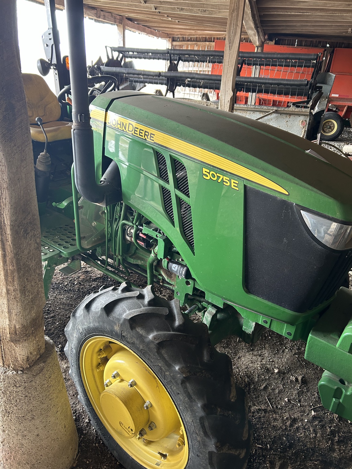 2017 John Deere 5075E Image 5