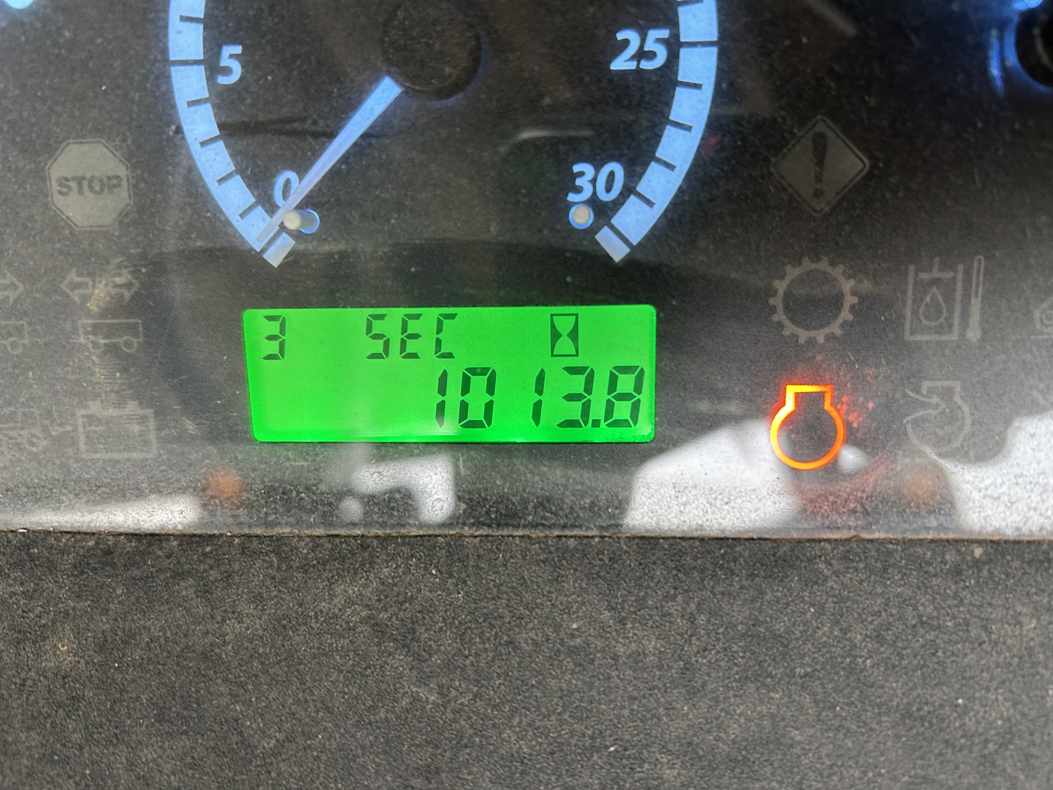 2017 John Deere 5075E Image 11