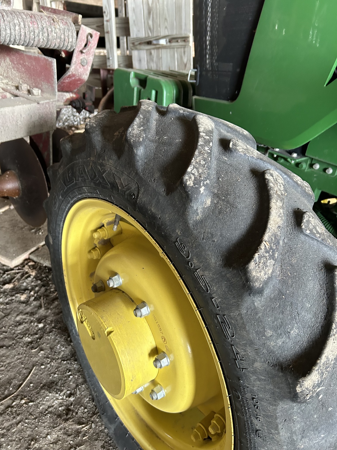 2017 John Deere 5075E Image 10