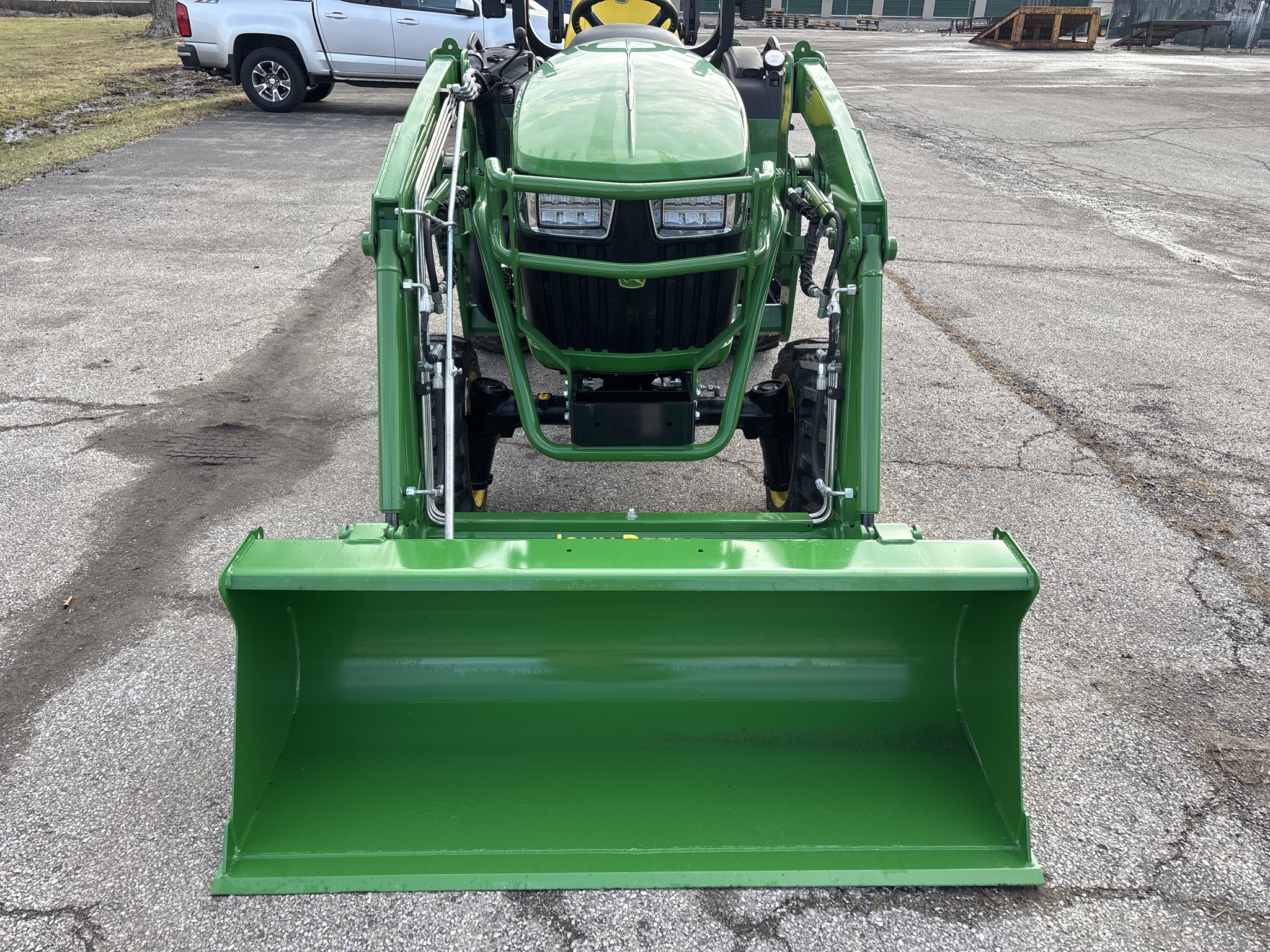 New In-Stock 2024 John Deere 2032R Compact Utility Tractors at Koenig Equipment in Amelia, OH - PhotoXL1