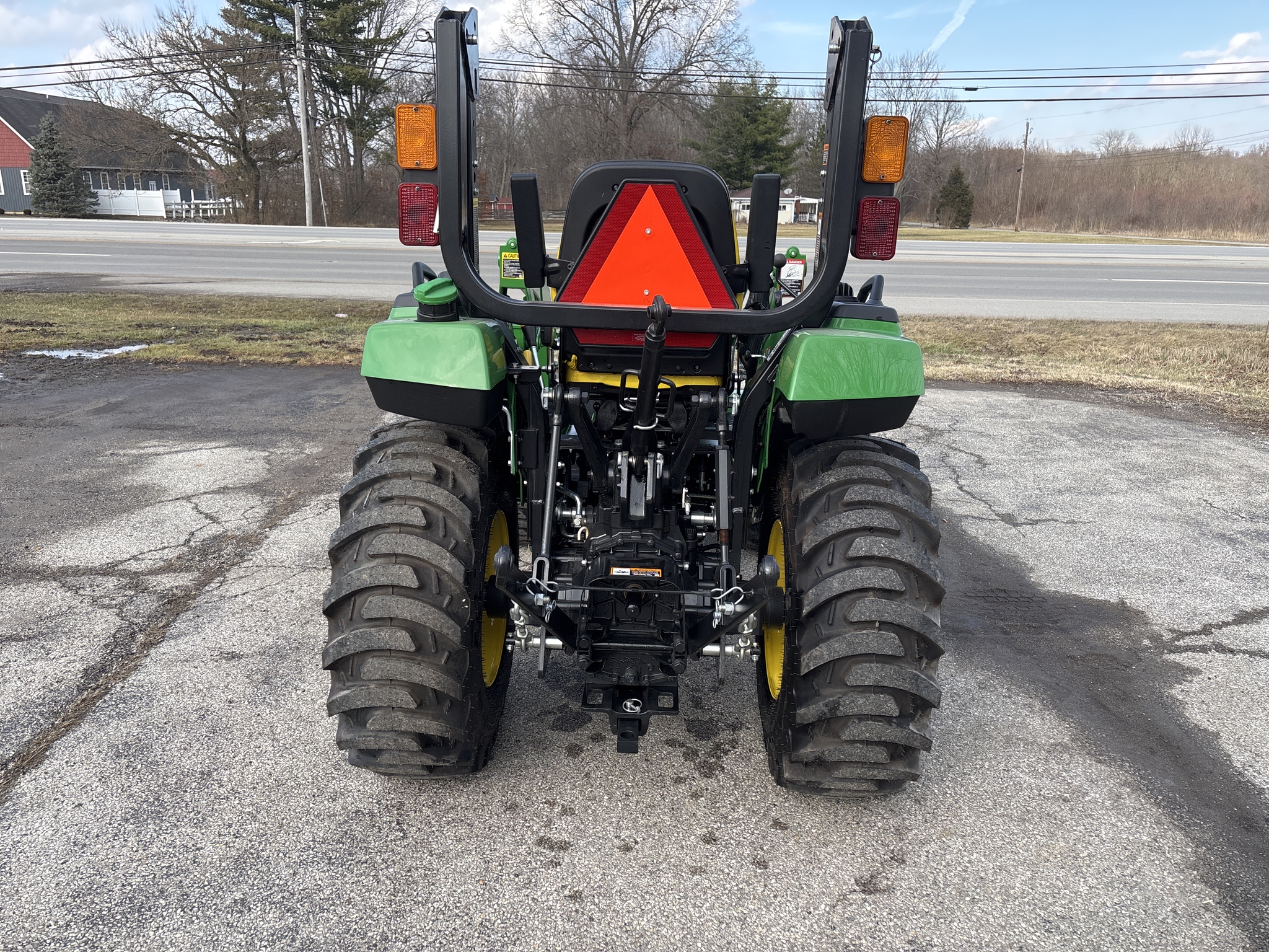 New In-Stock 2024 John Deere 2032R Compact Utility Tractors at Koenig Equipment in Amelia, OH - PhotoXL3