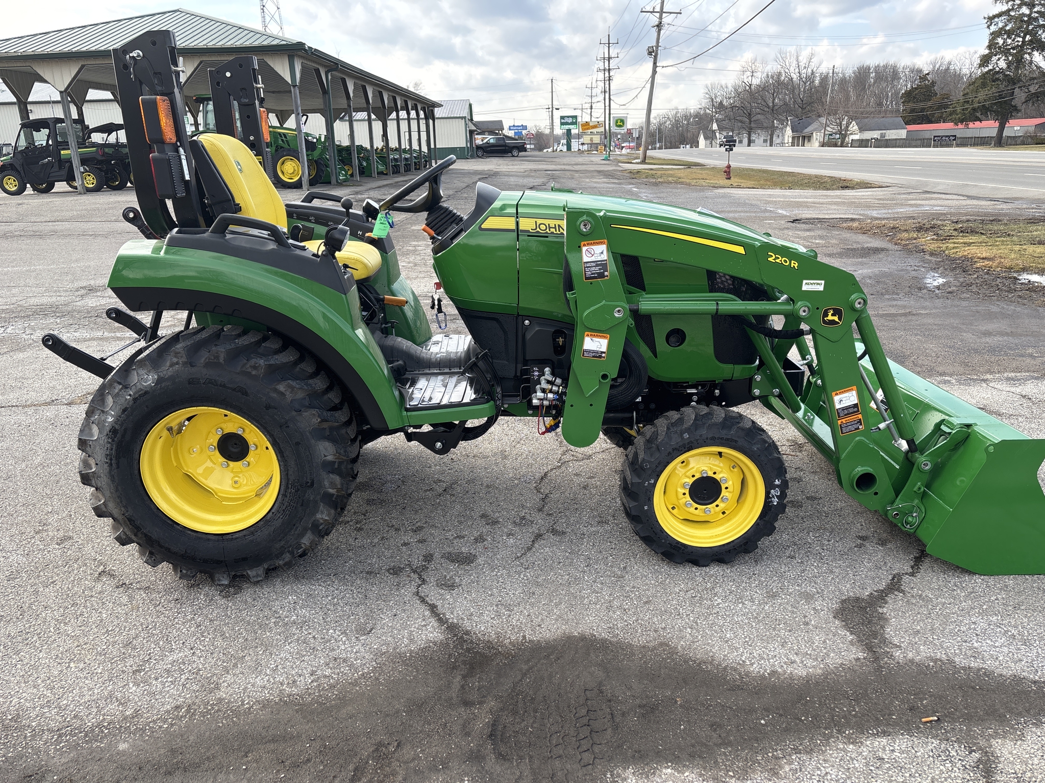 New In-Stock 2024 John Deere 2032R Compact Utility Tractors at Koenig Equipment in Amelia, OH - PhotoXL6