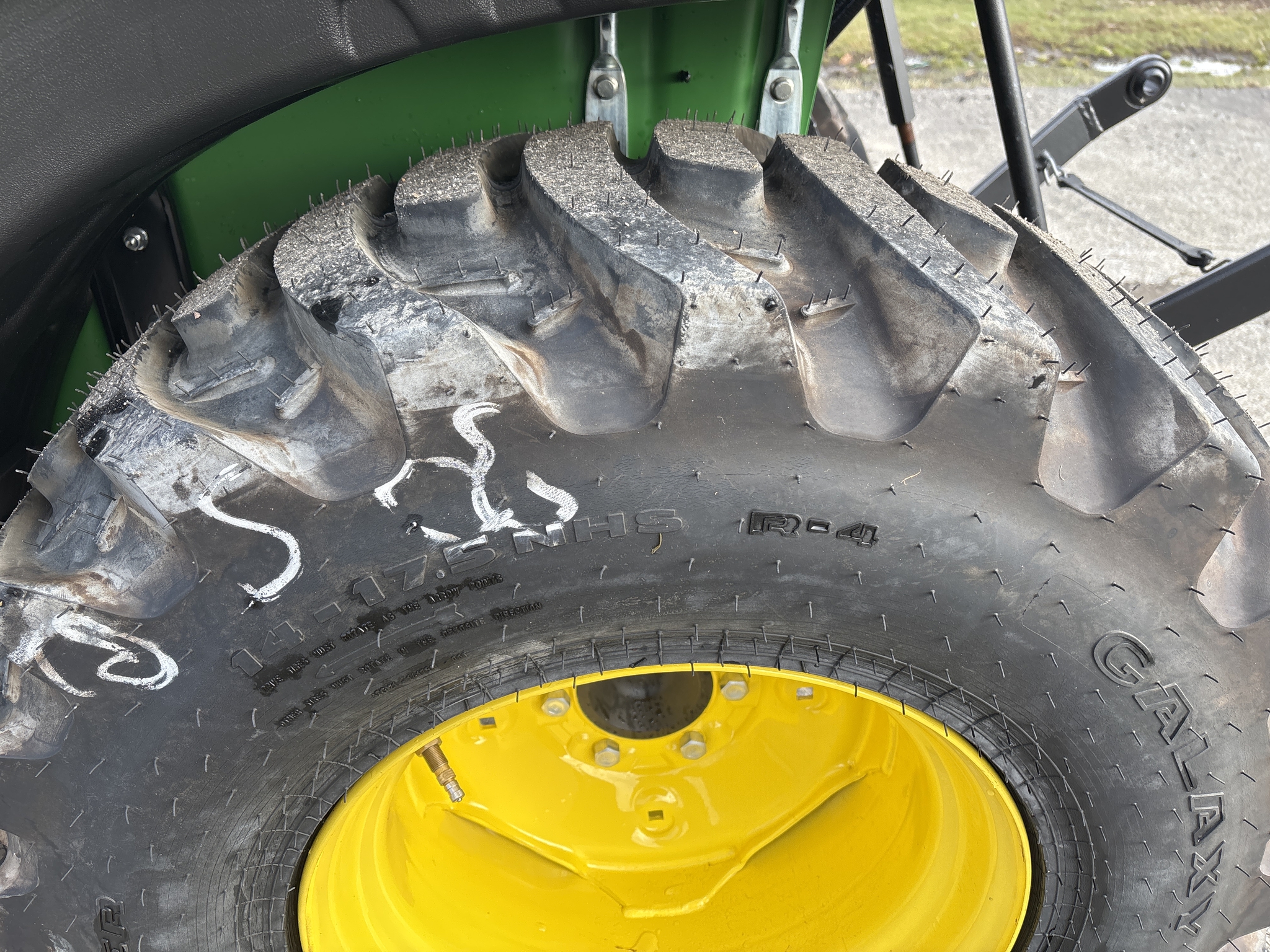 New In-Stock 2024 John Deere 2032R Compact Utility Tractors at Koenig Equipment in Amelia, OH - PhotoXL13