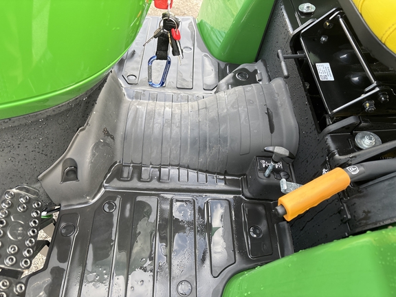 New In-Stock 2024 John Deere 2032R Compact Utility Tractors at Koenig Equipment in Amelia, OH - Photo8