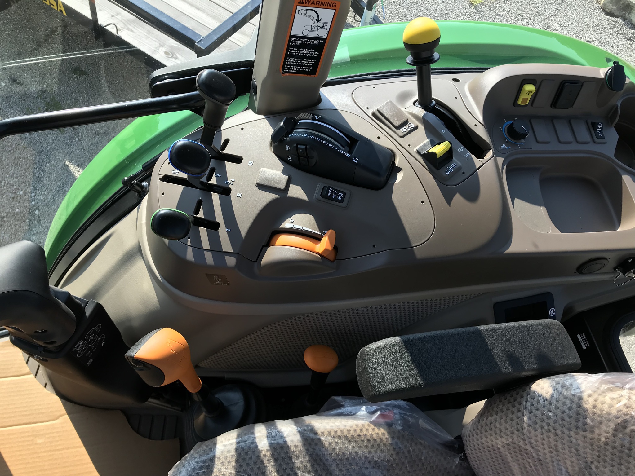 2026 John Deere 5105M Image 4