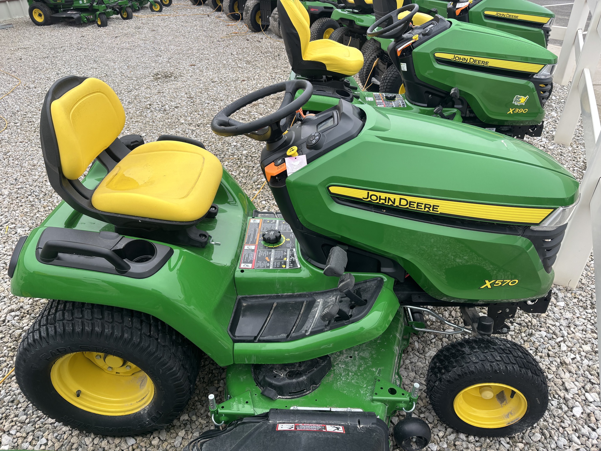 2024 John Deere X570 Image 3