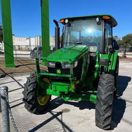 John Deere 5067E Image 2