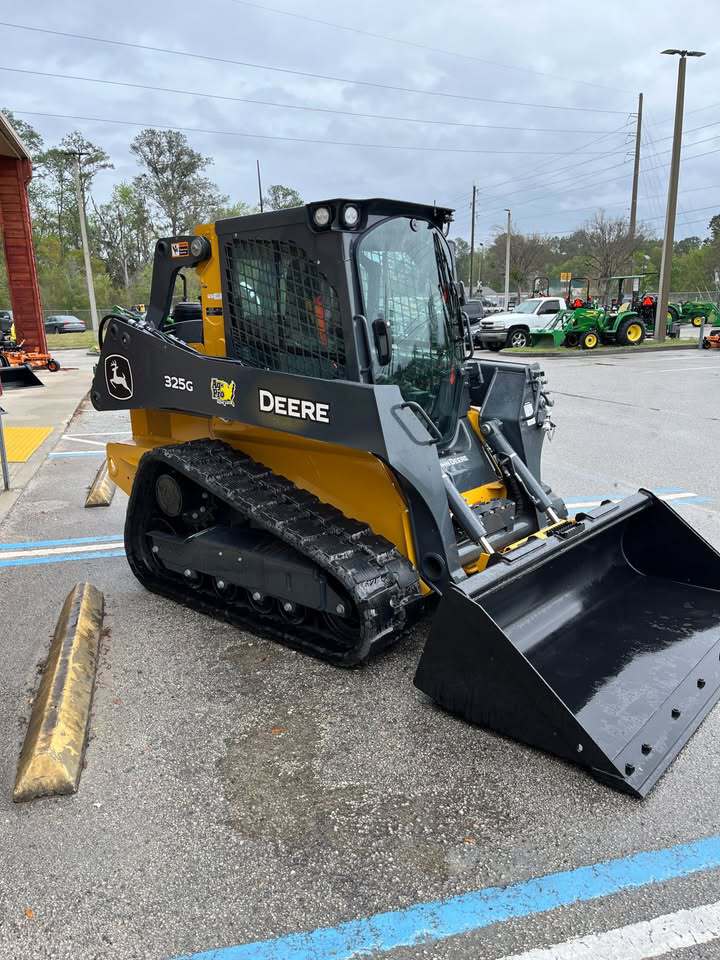 2026 John Deere 325G Image 3