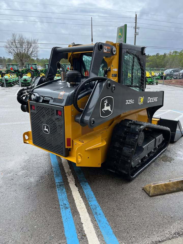 2026 John Deere 325G Image 4