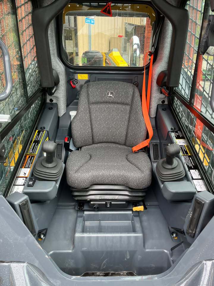 2026 John Deere 325G Image 5