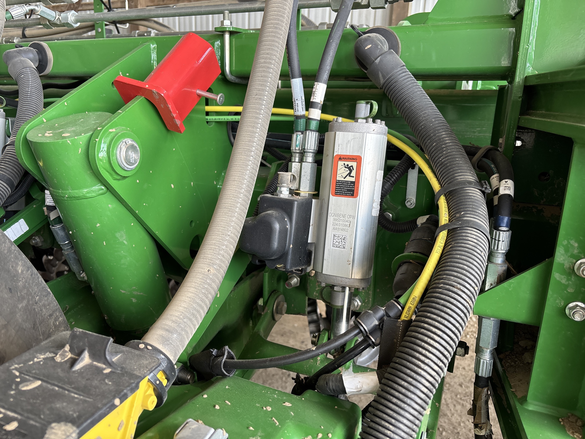 Used 2025 John Deere 1775 Planters: Drawn at Koenig Equipment in Urbana, OH - PhotoXL9