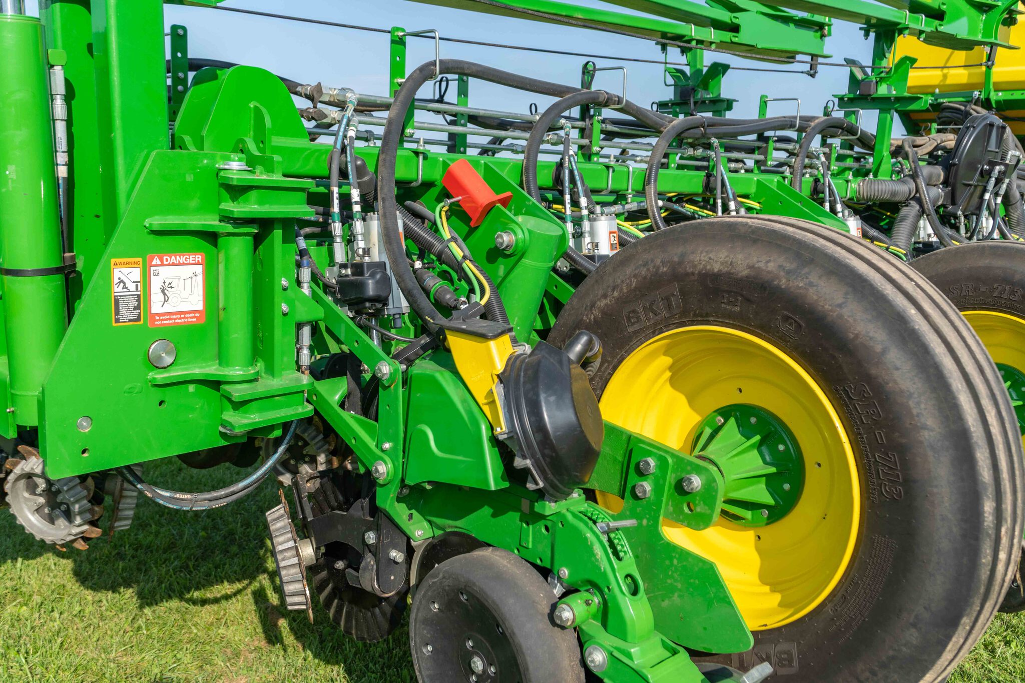 Used 2025 John Deere 1775 Planters: Drawn at Koenig Equipment in Anna, OH - PhotoXL16