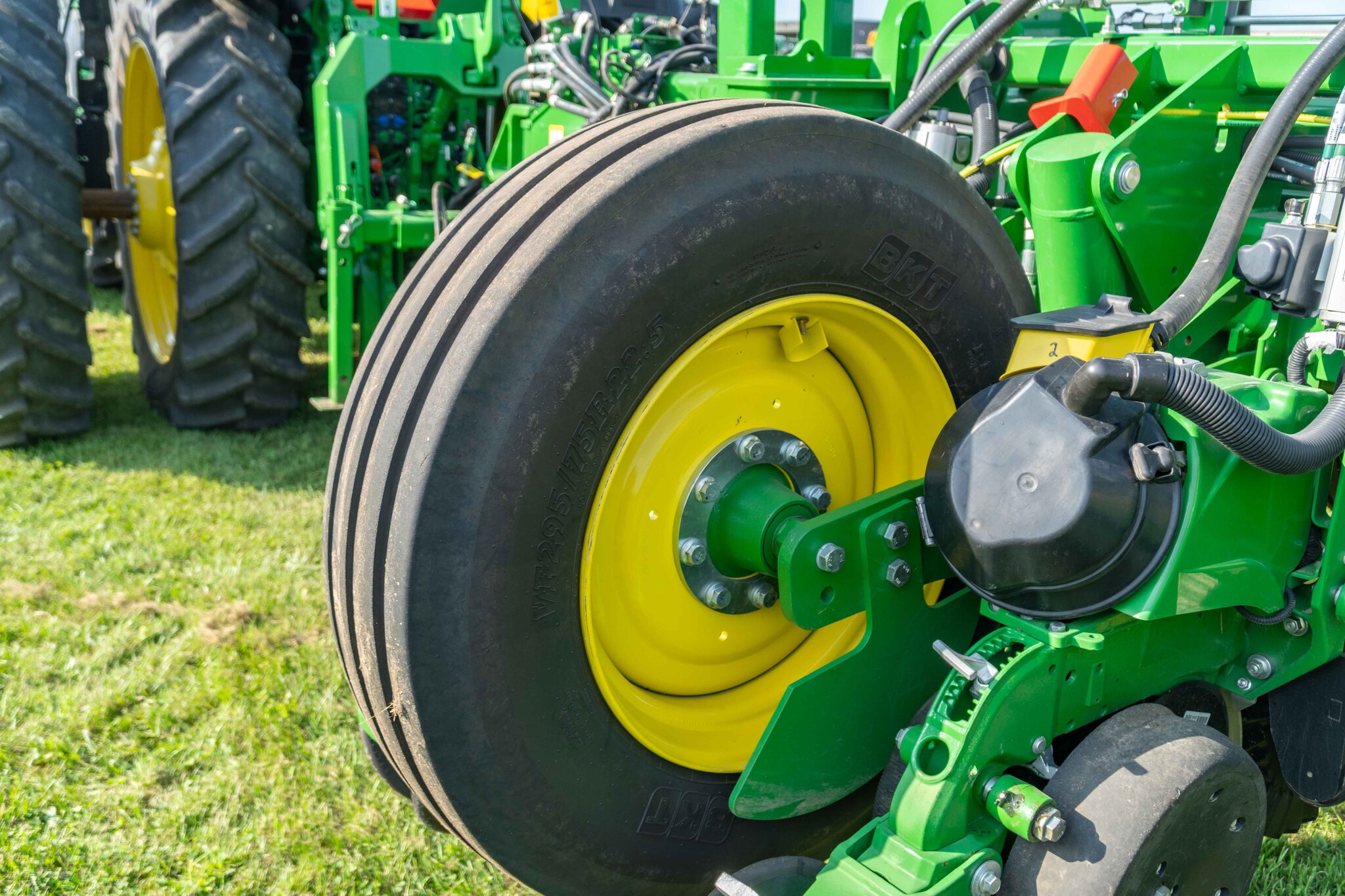 Used 2025 John Deere 1775 Planters: Drawn at Koenig Equipment in Anna, OH - PhotoXL19