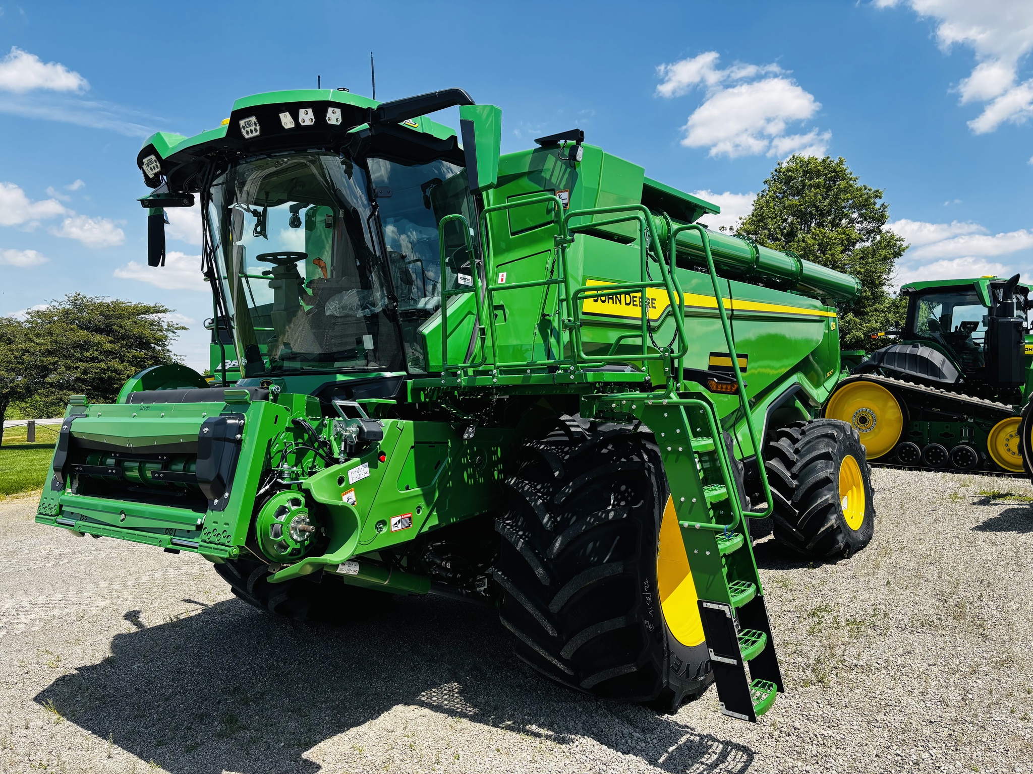 New In-Stock 2025 John Deere X9 1100 Combines at Koenig Equipment in Anna, OH - PhotoXL0