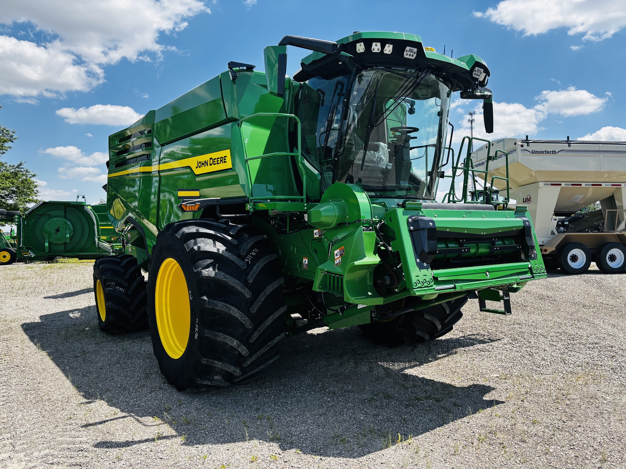 New In-Stock 2025 John Deere X9 1100 Combines at Koenig Equipment in Anna, OH - PhotoXL1