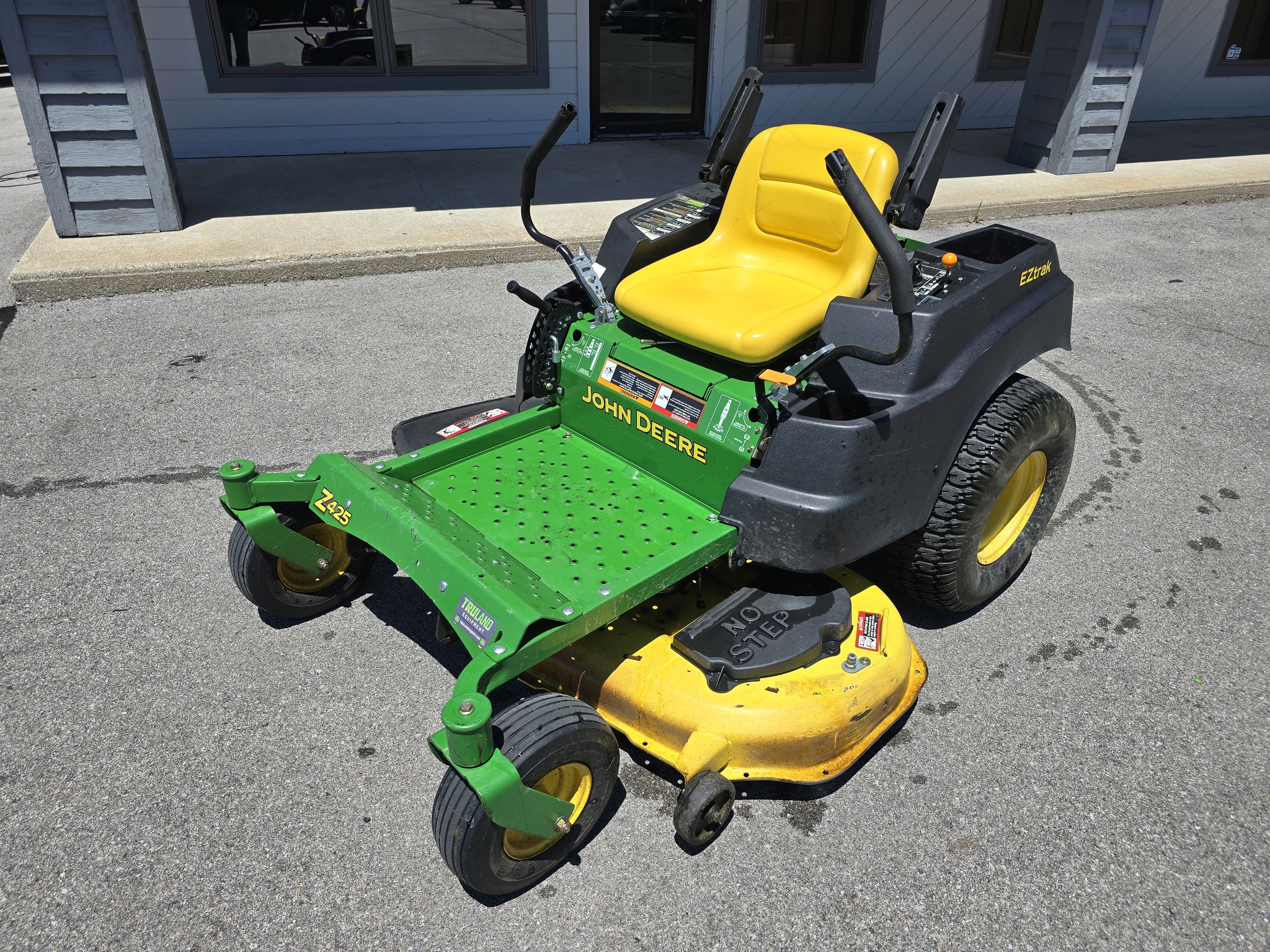 2011 John Deere Z425 Image 4