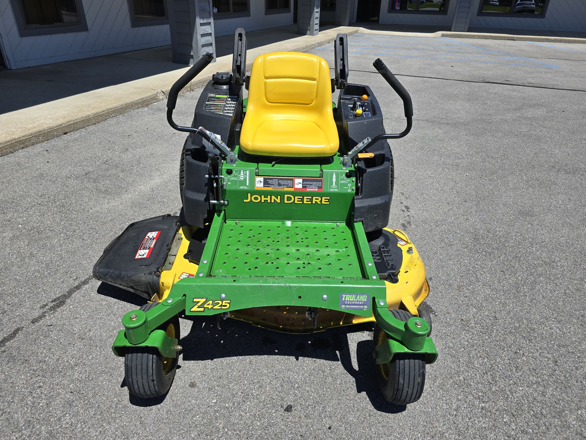 2011 John Deere Z425 Image 2