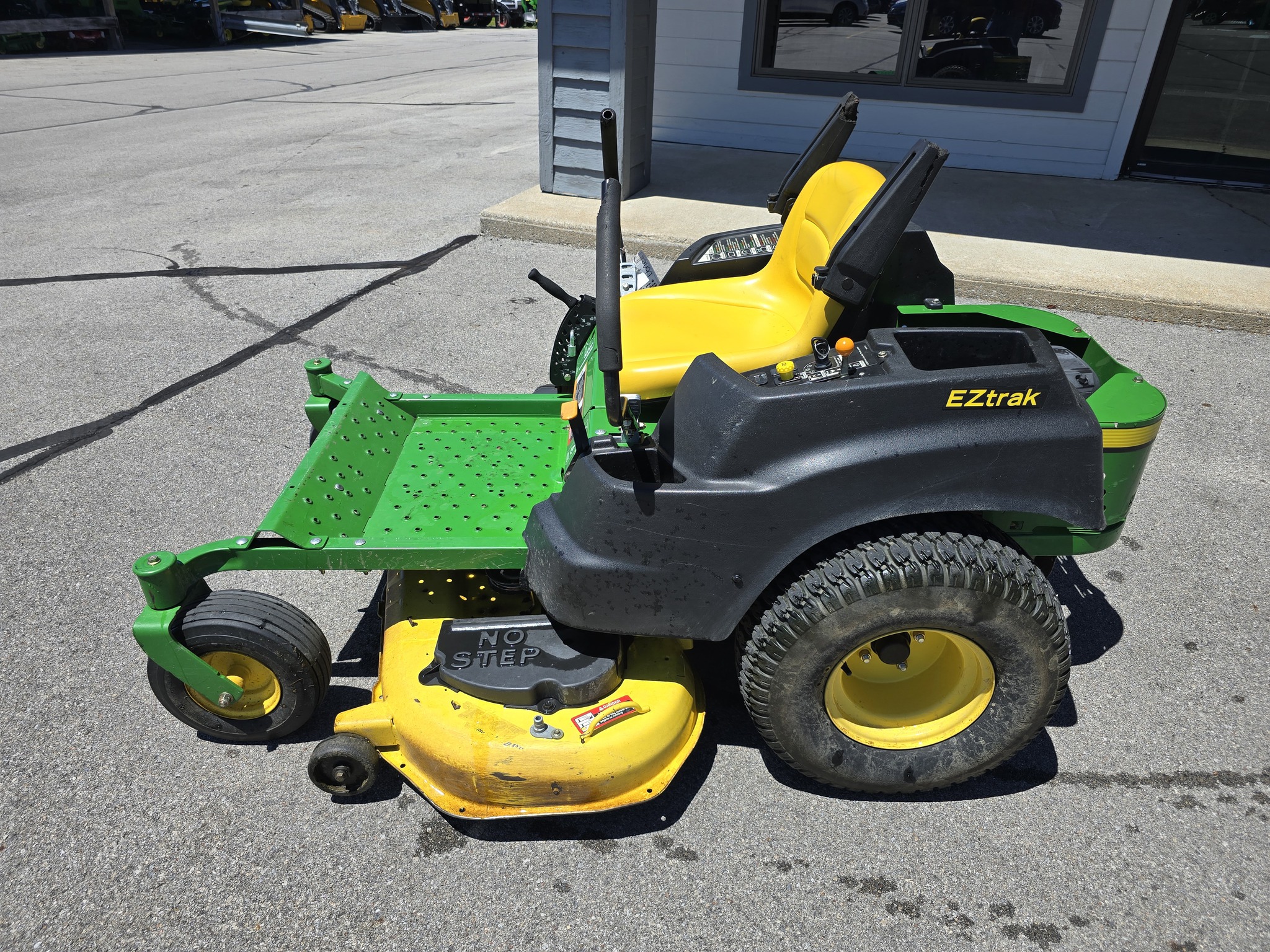 2011 John Deere Z425 Image 5