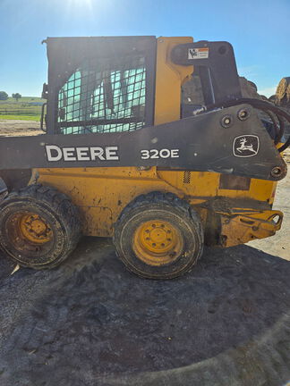 2014 John Deere 320E - Photo1