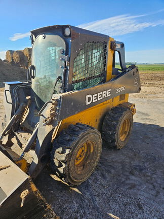 2014 John Deere 320E - Photo2