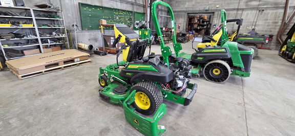 2025 John Deere Z955R EFI - Photo4