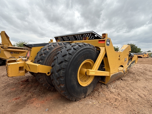 2021 John Deere 2412E