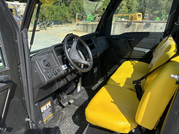2022 John Deere XUV835M HVAC Cab