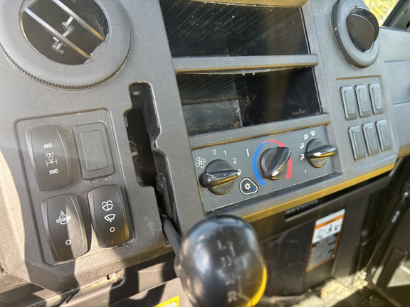 2022 John Deere XUV835M HVAC Cab