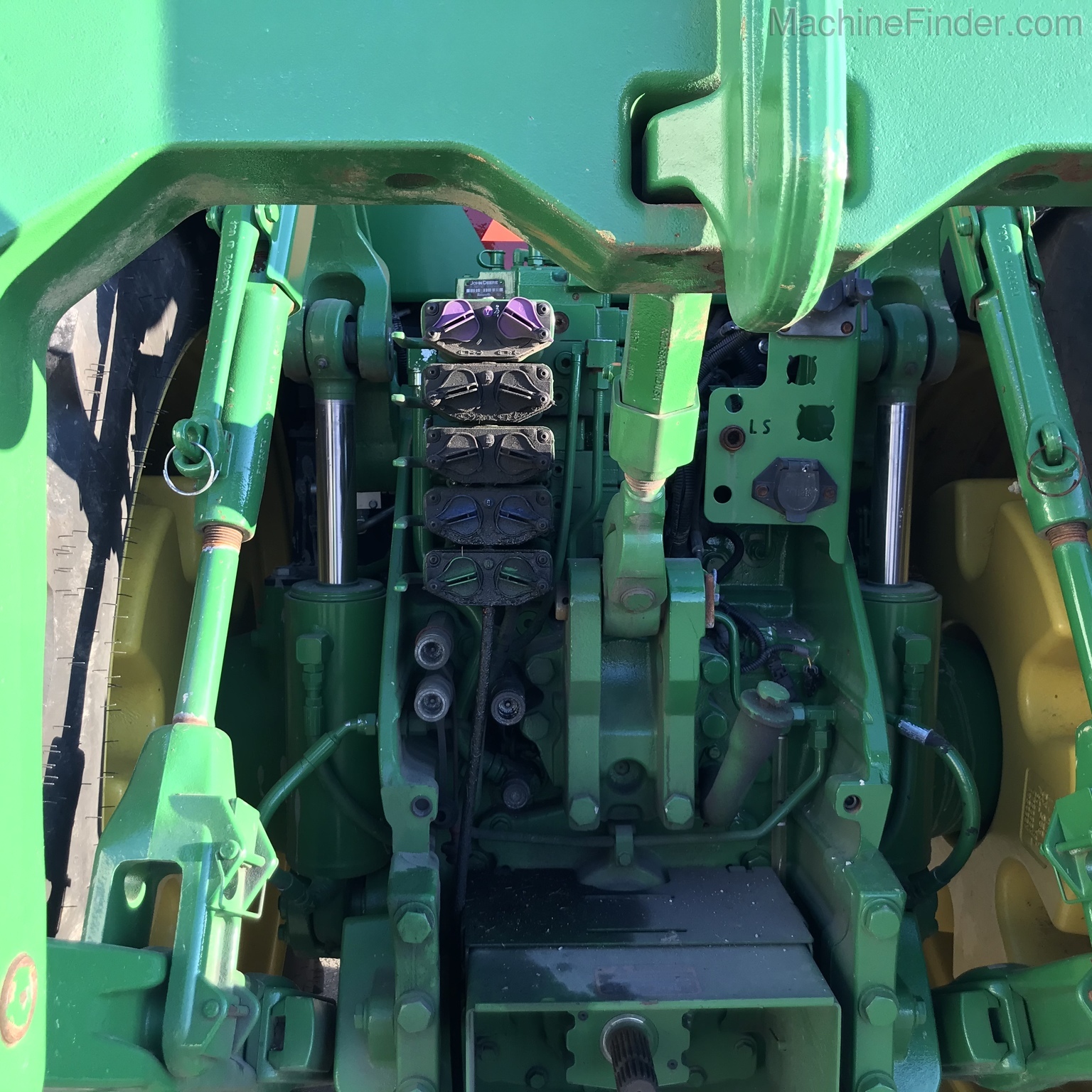 2016 John Deere 8295R Image 11
