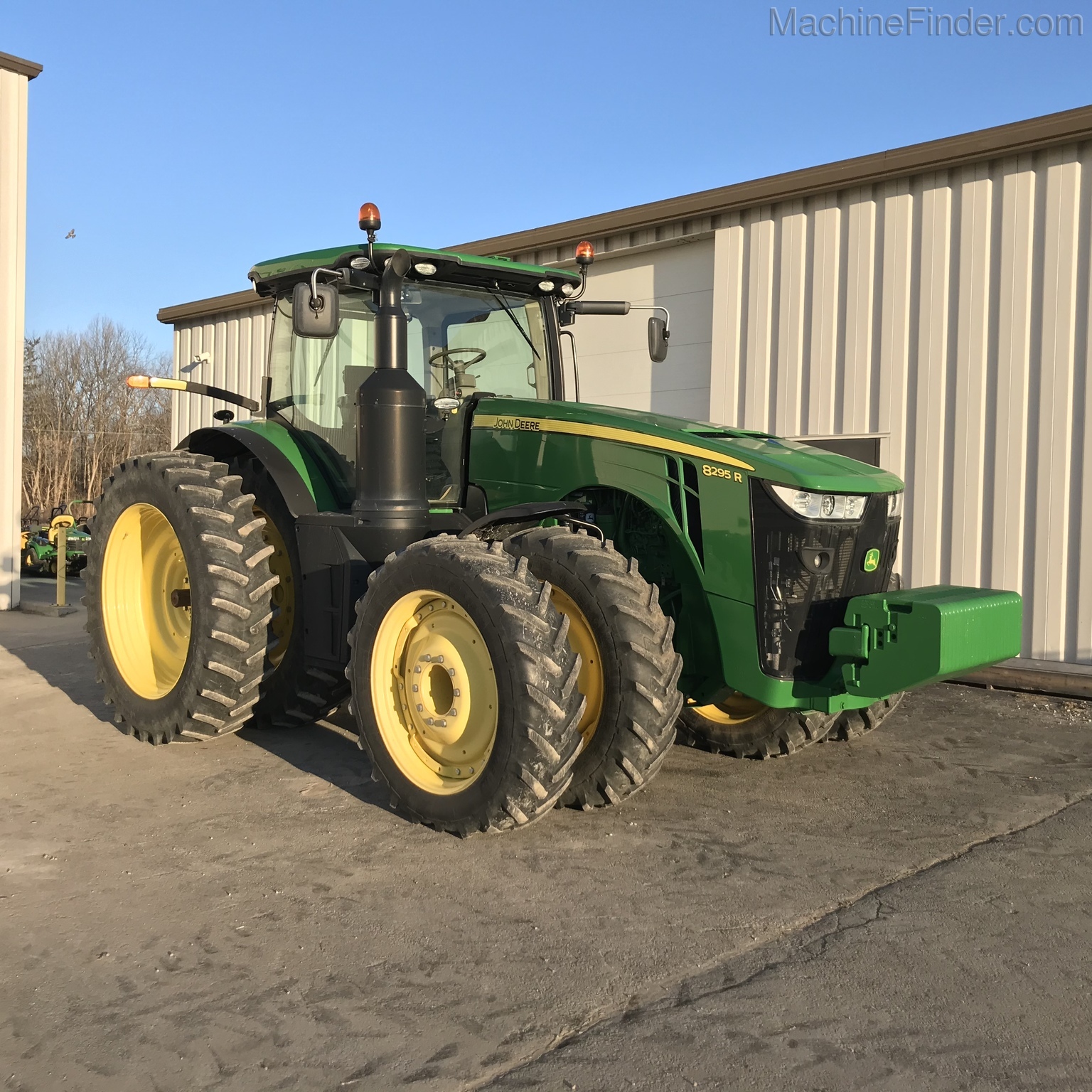 2016 John Deere 8295R Image 3