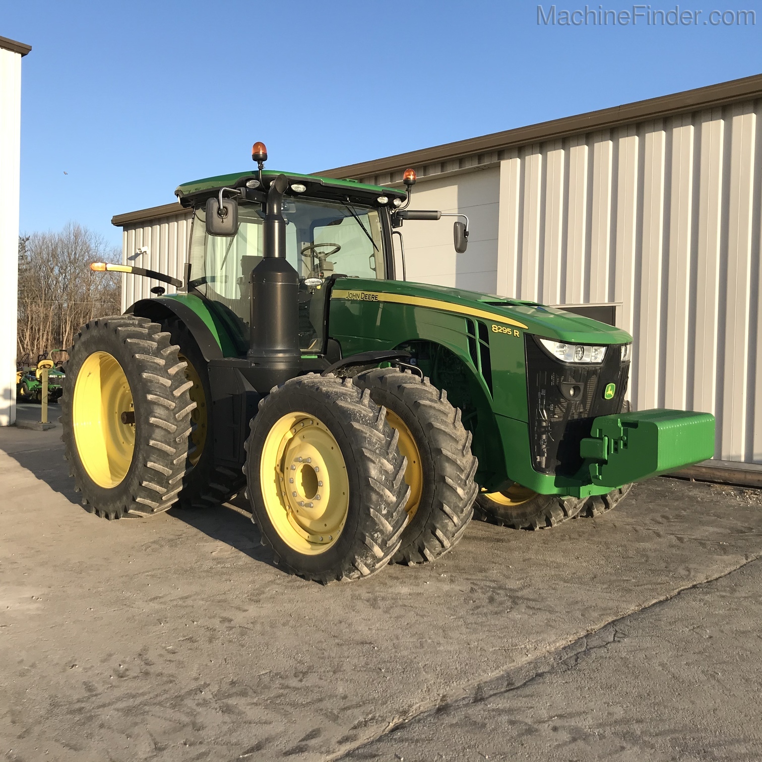 2016 John Deere 8295R Image 8