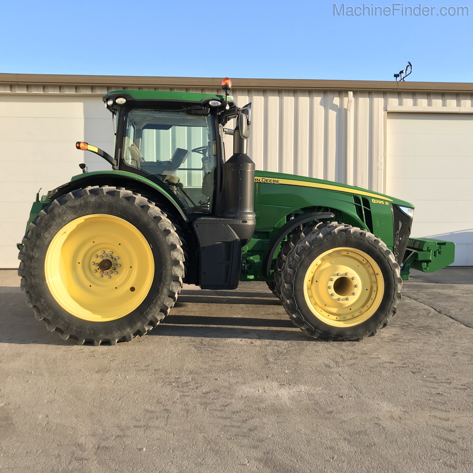 2016 John Deere 8295R Image 4