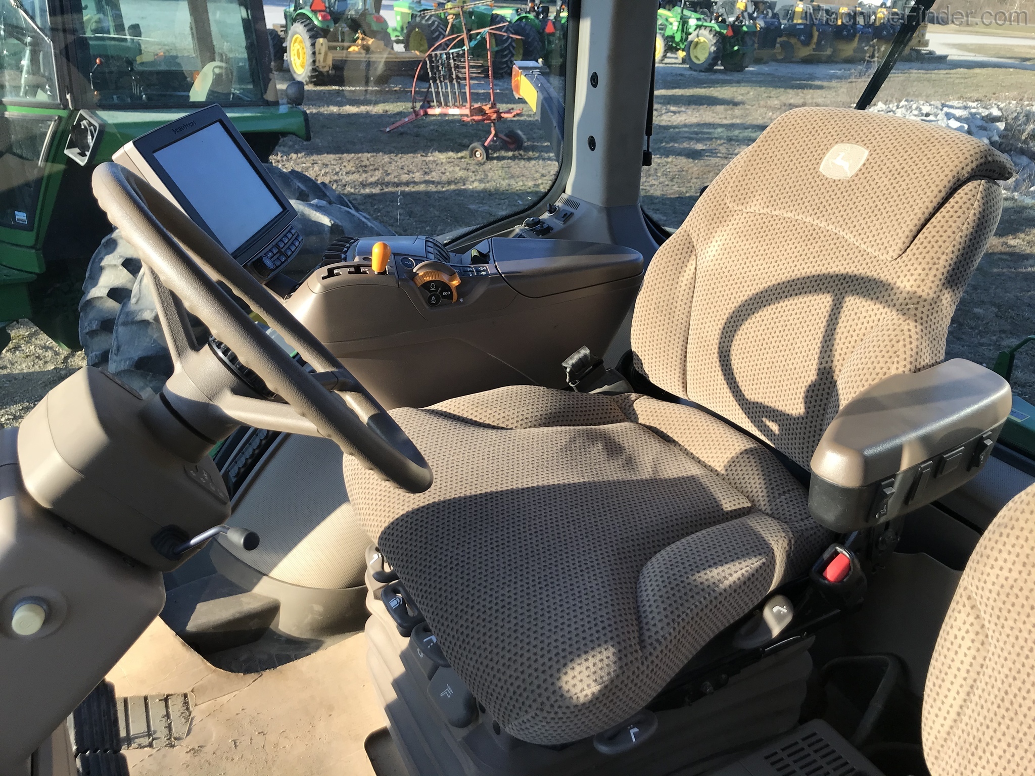 2016 John Deere 8295R Image 12