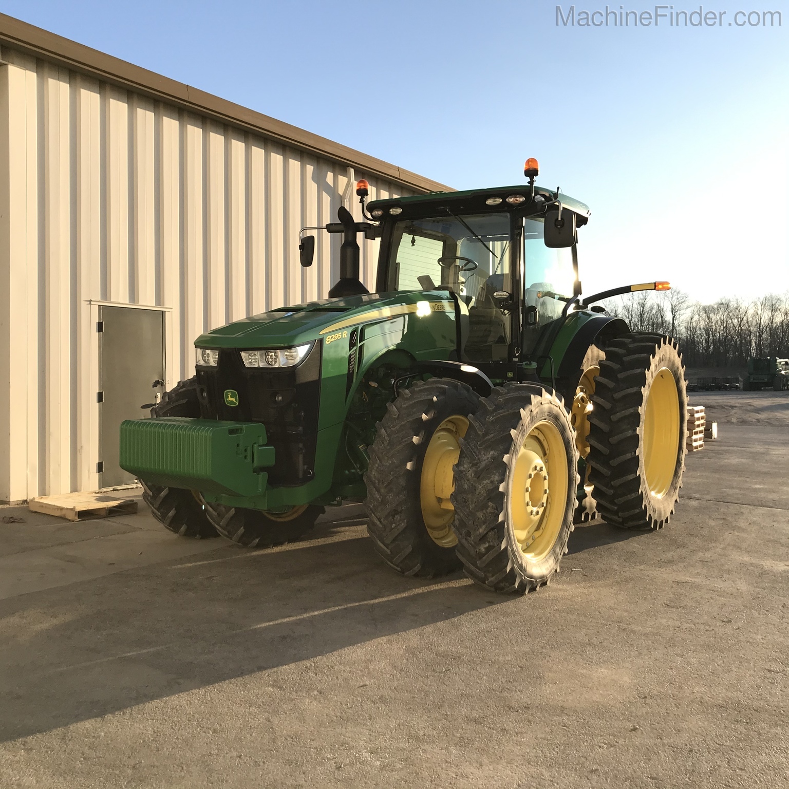 2016 John Deere 8295R Image 2