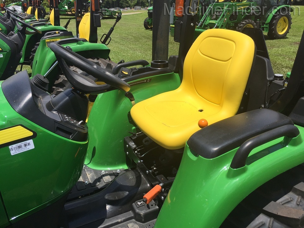 2021 John Deere 3032E Image 4
