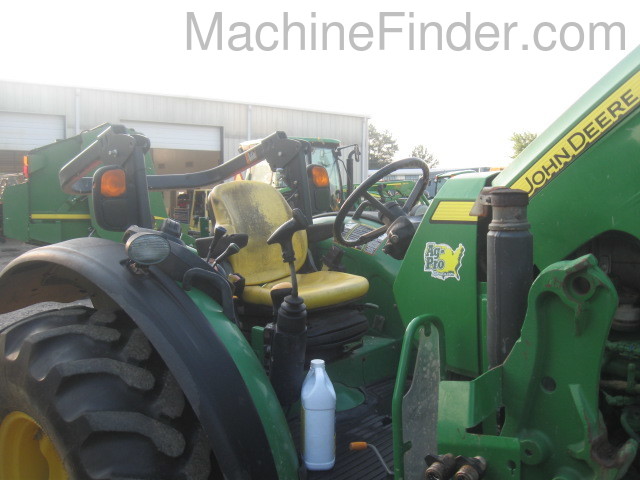 2012 John Deere 5100M Image 3
