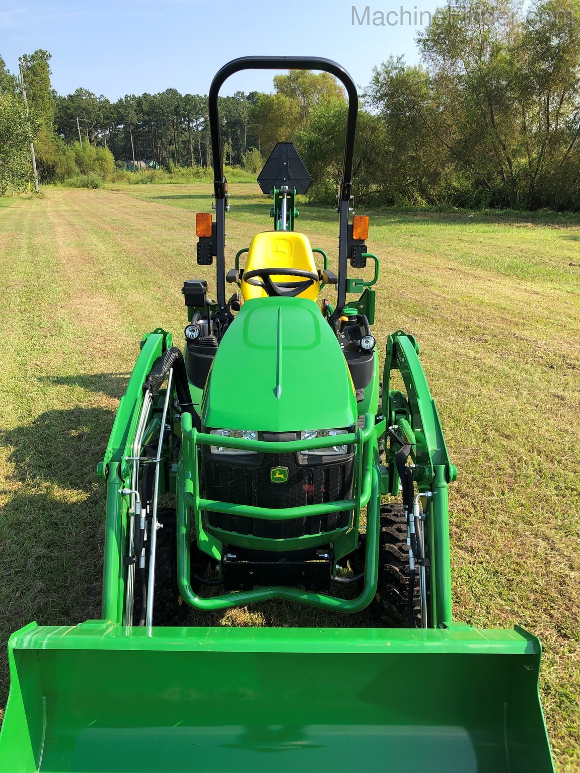 2020 John Deere 1025R Tractor-Loader-Backhoe Image 3