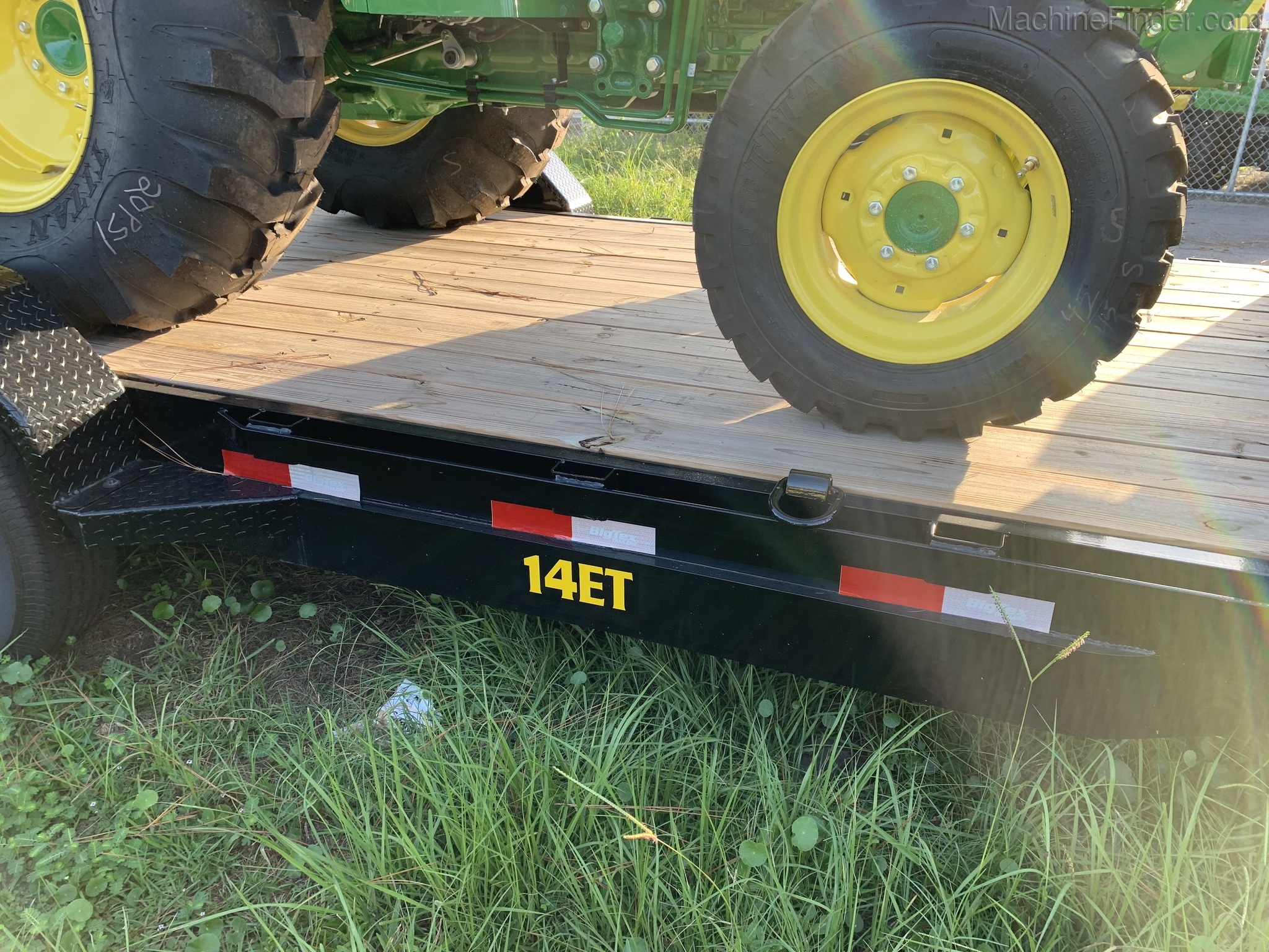 2020 John Deere 4044M Image 3