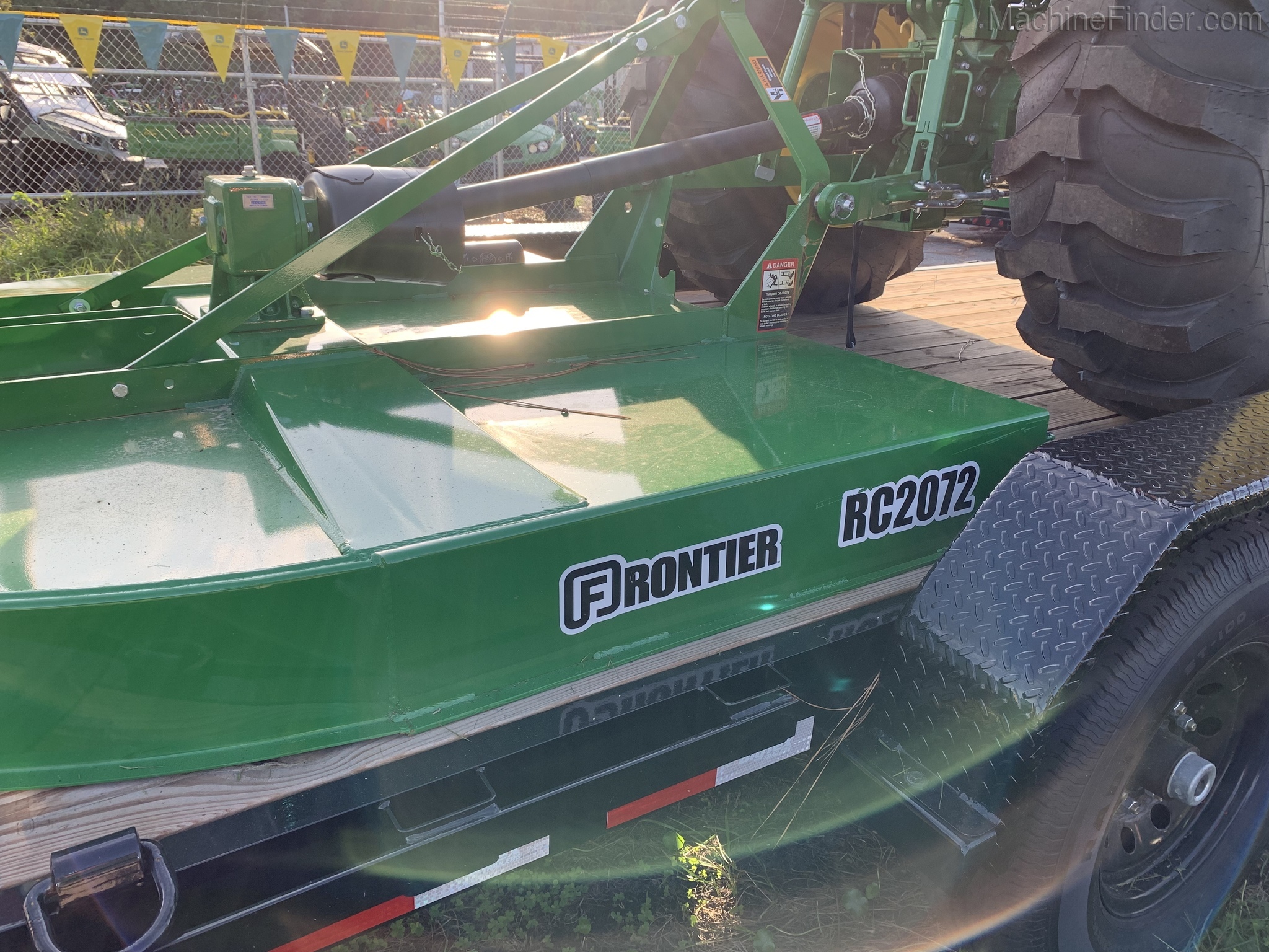 2020 John Deere 4044M Image 5