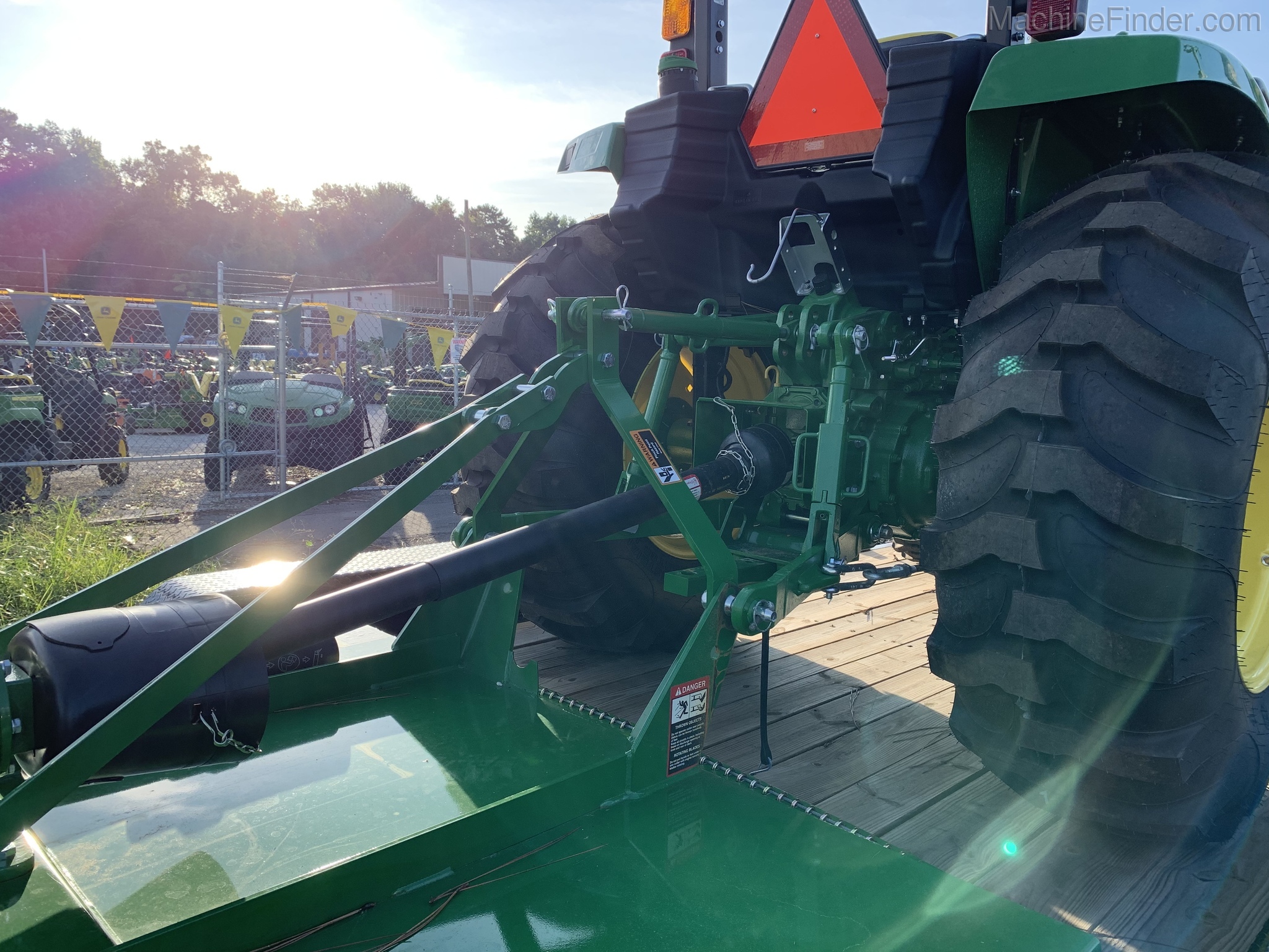 2020 John Deere 4044M Image 6