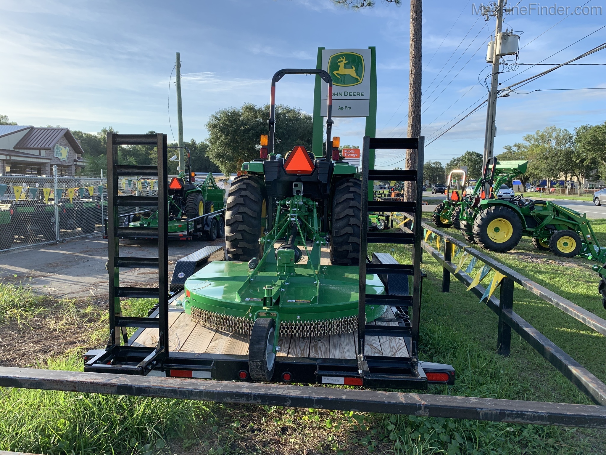 2020 John Deere 4044M Image 7