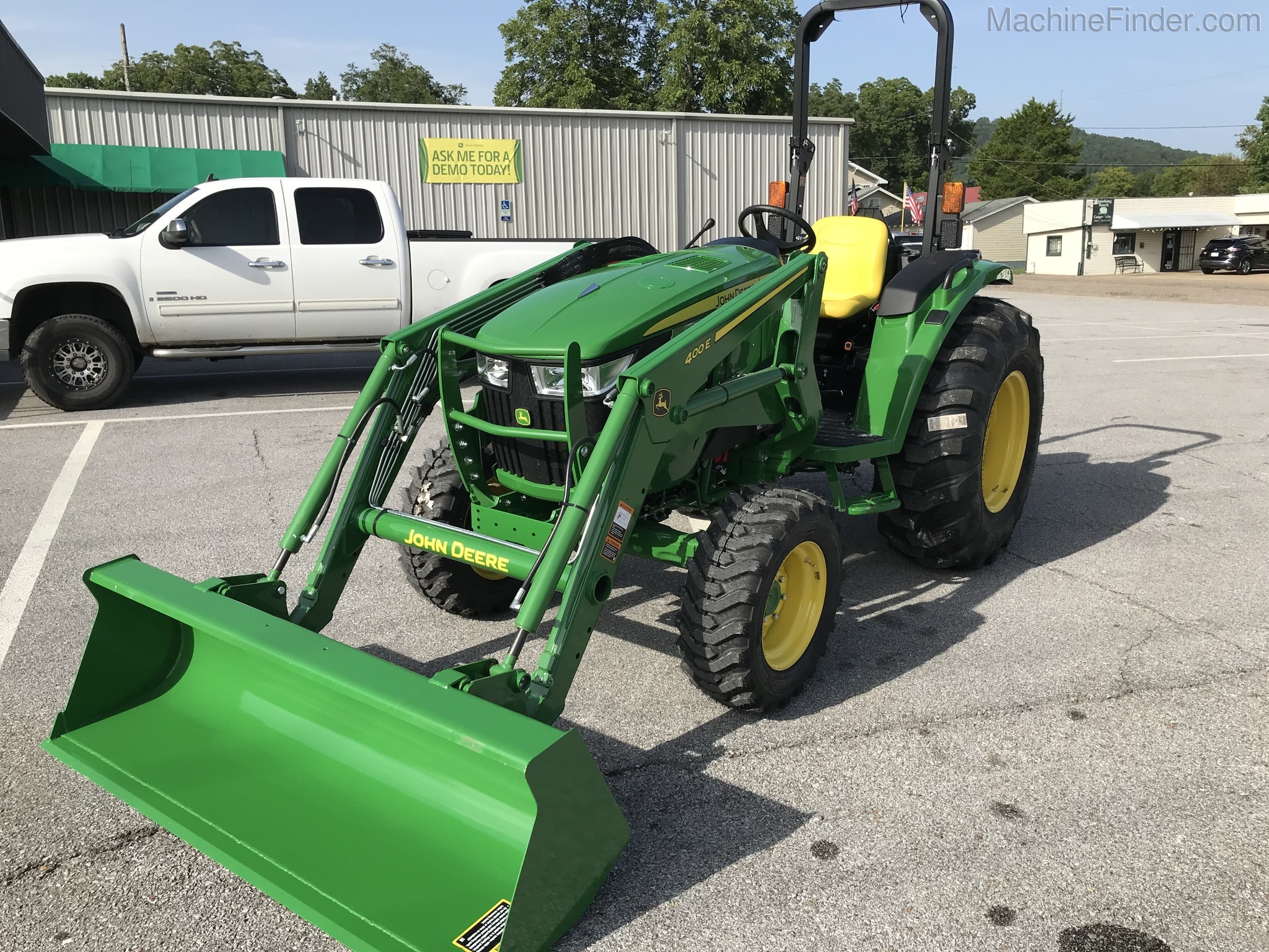 2020 John Deere 4044M Image 2