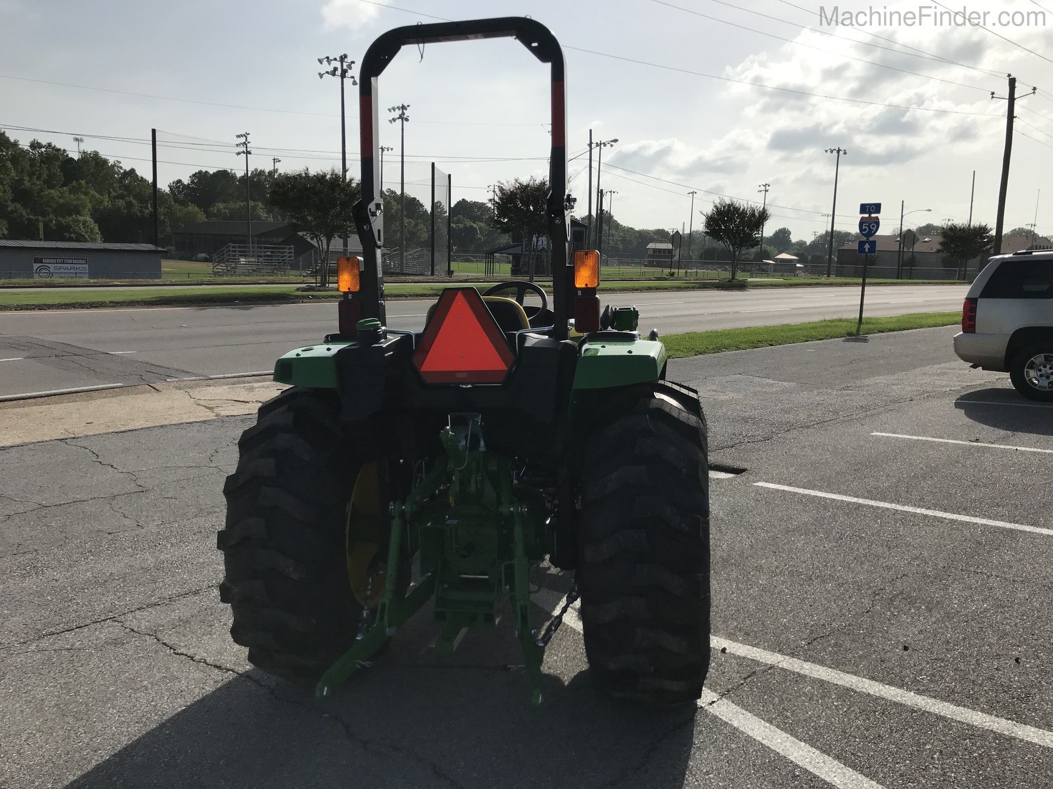 2020 John Deere 4044M Image 5