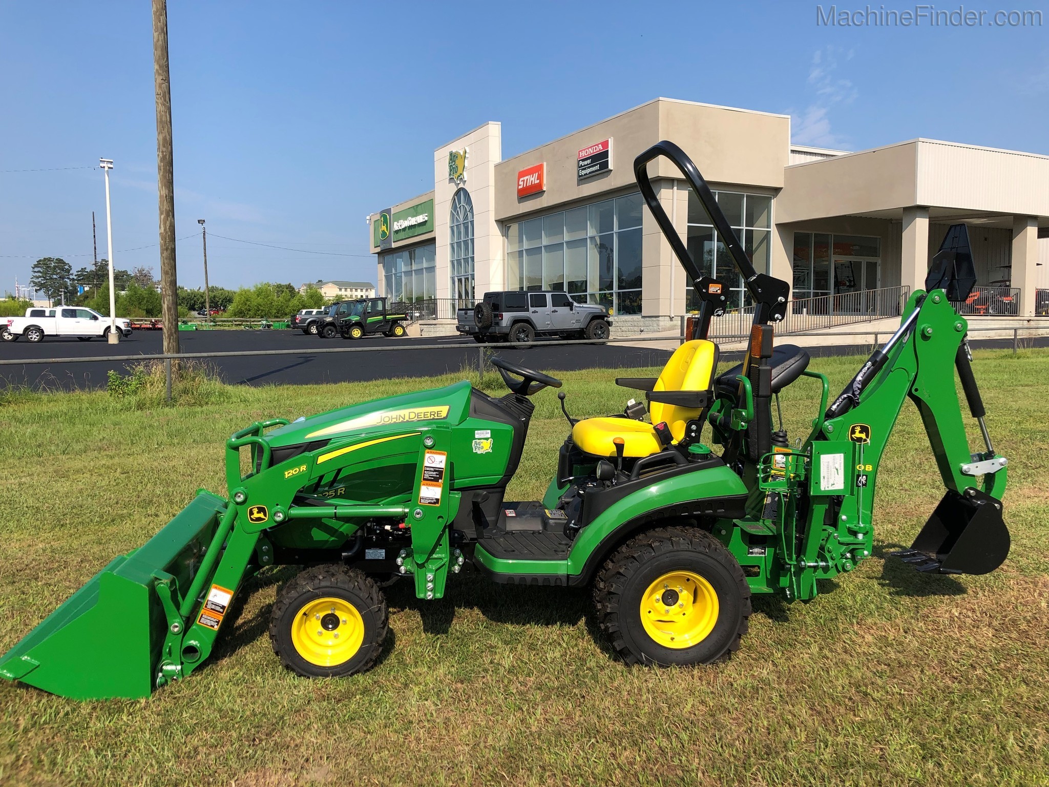 2020 John Deere 1025R Image 1