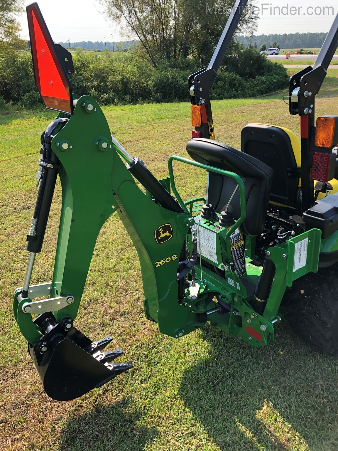 2020 John Deere 1025R Image 6